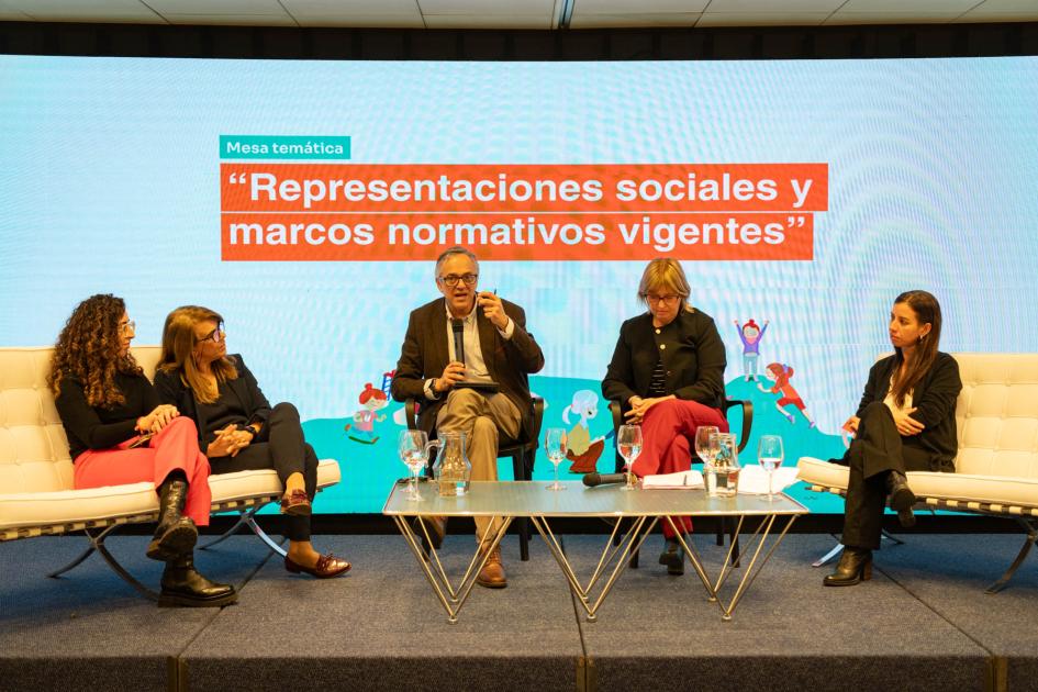 Mesa temática: "Representaciones sociales y marcos normativos vigentes" Mesa temática: "Representaciones sociales y marcos normativos vigentes"