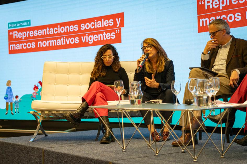 Mesa temática: "Representaciones sociales y marcos normativos vigentes" Mesa temática: "Representaciones sociales y marcos normativos vigentes"