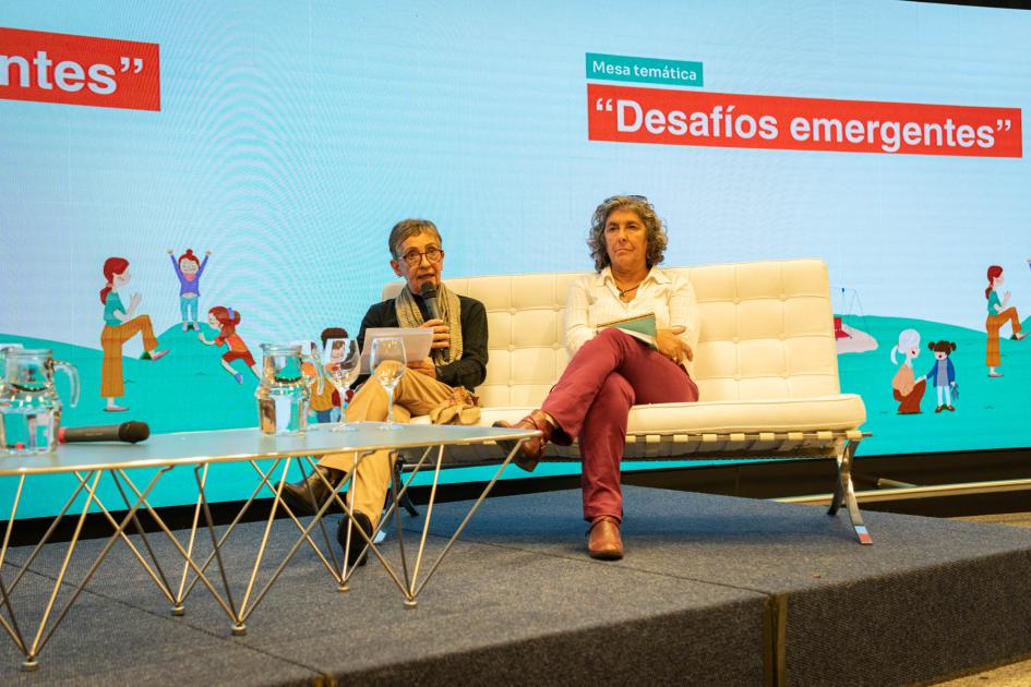 Intervención de Alicia Milán y Elba Nuñez Alicia Milán y Elba Nuñez
