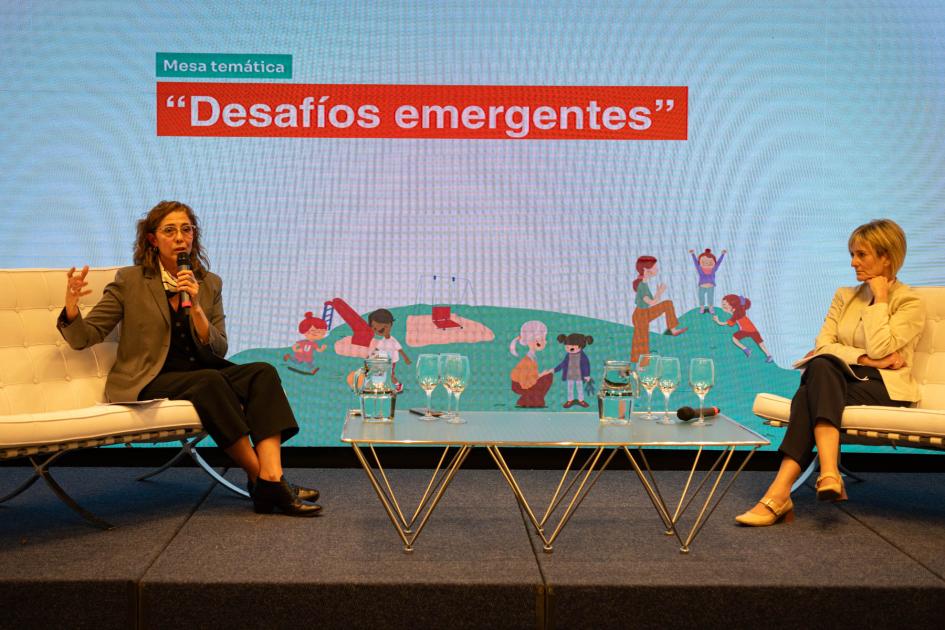 Presentación de Mariela Solari y Gabriela Valverde Presentación de Mariela Solari y Gabriela Valverde