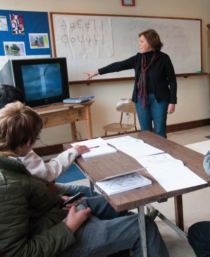 Docente imparte clases