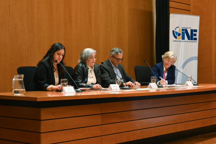 Mesa de autoridades durante la presentación de la UEG (INE). Foto: INE.