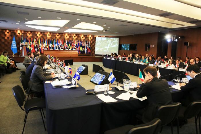 Mesa de discusión de documento en la Tercera Reunión de conferencia sobre Desarrollo Social de CEPAL