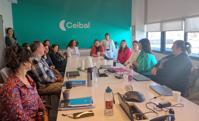 Representantes de Ceibal y equipo de auditoras durante la auditoría