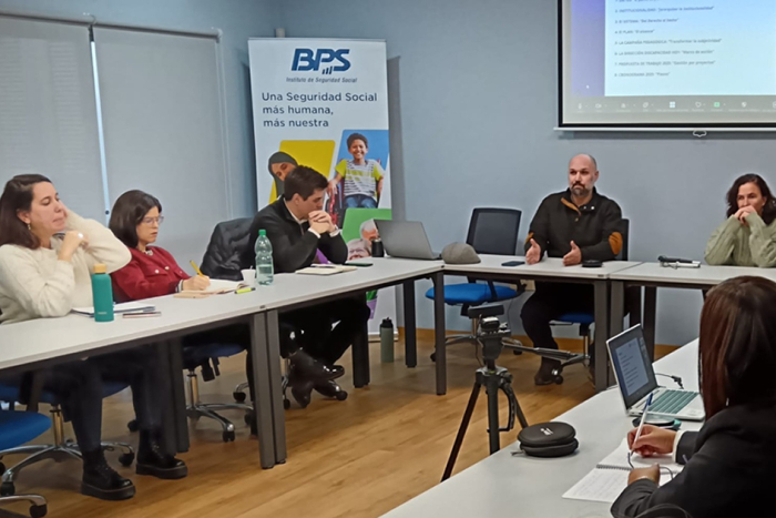 Mesa de dialogo entre organizaciones de personas con discapacidad, autoridades y organismos públicos Dialogo entre personas con discapacidad, autoridades y representantes de organismos públicos