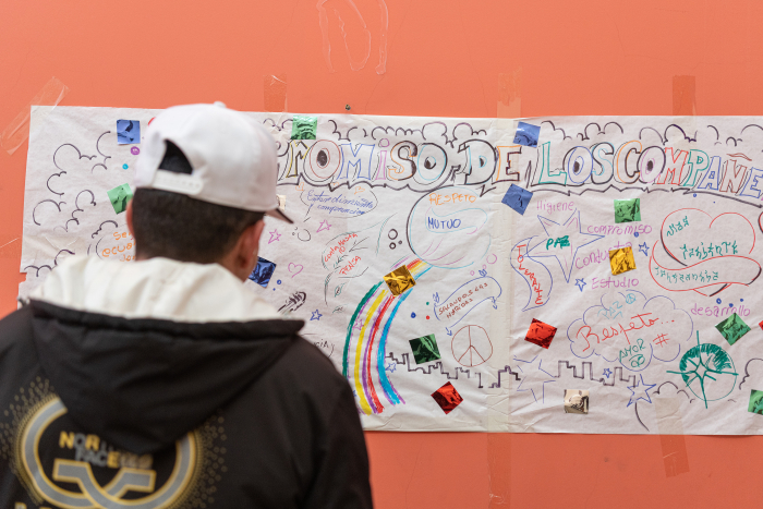 Un usuario del Sistema de Protección Social frente el acuerdo de convivencia del refugio