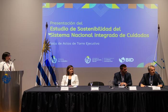 Mesa de apertura de la actividad 