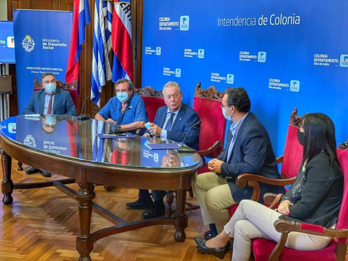 Mesa de autoridades que participaron en la reunión Mesa de autoridades que participaron en la reunión