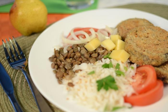 plato con alimentos