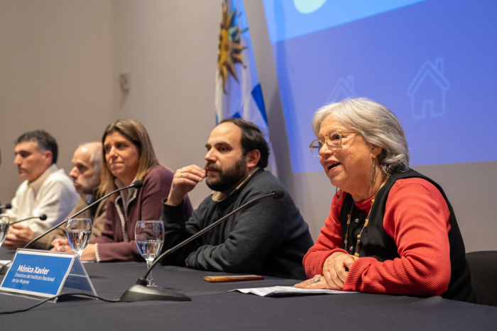 Ignacio Turell (fotografía) / Presidencia de la República (fuente institucional) Mesa de autoridades en firma de convenio