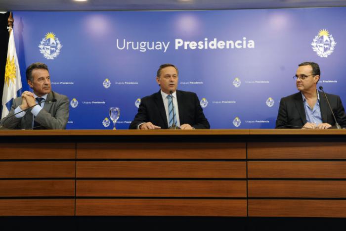 Autoridades en conferencia de prensa con anuncios