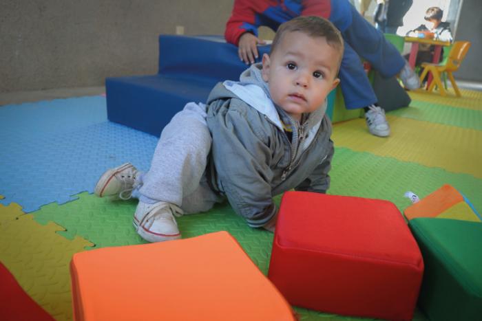 Niño jugando