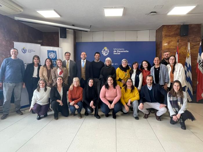 Equipo de del programa Accesos junto a las autoridades (Foto: Presidencia) 