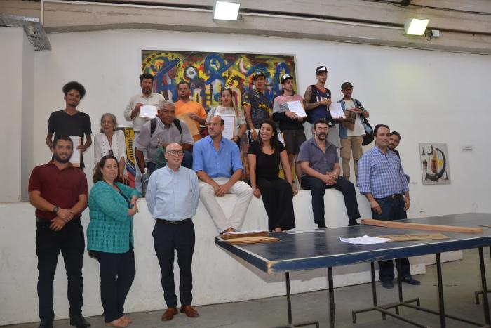 Autoridades y participantes de la entrega Autoridades y participantes de la entrega