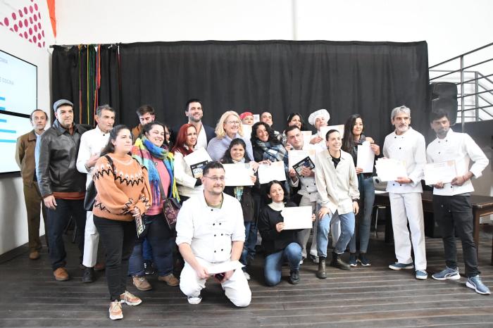 Participantes de la capacitación que recibieron sus diplomas 