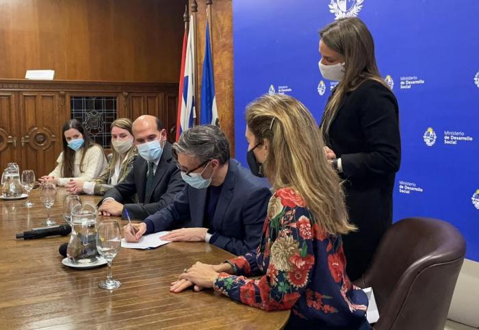Autoridades del Ministerio de Desarrollo social y del Sodre en firma de convenio sociocultural Autoridades del Ministerio de Desarrollo social y del Sodre en firma de convenio sociocultural.