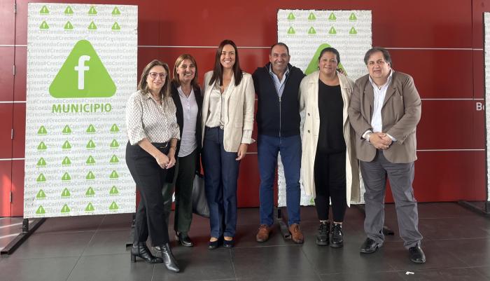 Foto de autoridades en la inauguración de los Espacios de Igualdad 