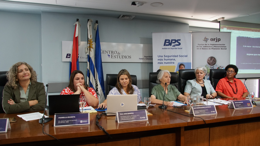 Mesa de oradoras durante la actividad por el 8M 2026 organizada por el ERJP del BPS