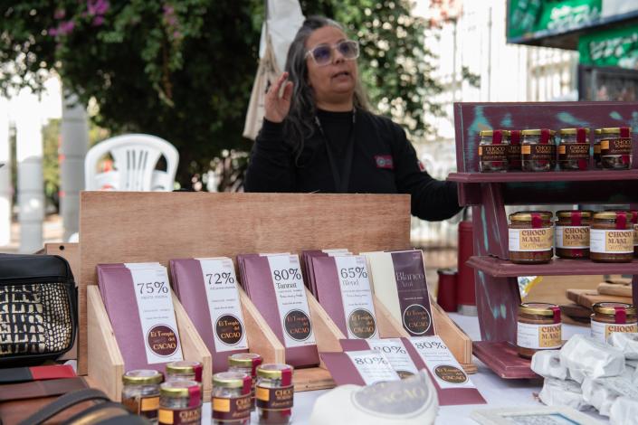 Emprendendora, vende sus productos de cacao