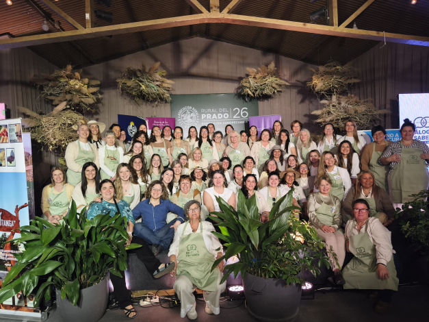 Emprendedoras seleccionadas y equipo técnico de Inmujeres organizador de Diálogos y Saberes 2026 Emprendedoras seleccionadas y equipo técnico de Inmujeres organizador de Diálogos y Saberes 2026
