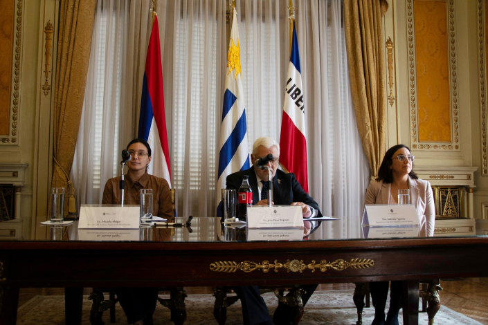 Firma de convenio por alimentación entre INDA y SCJ.