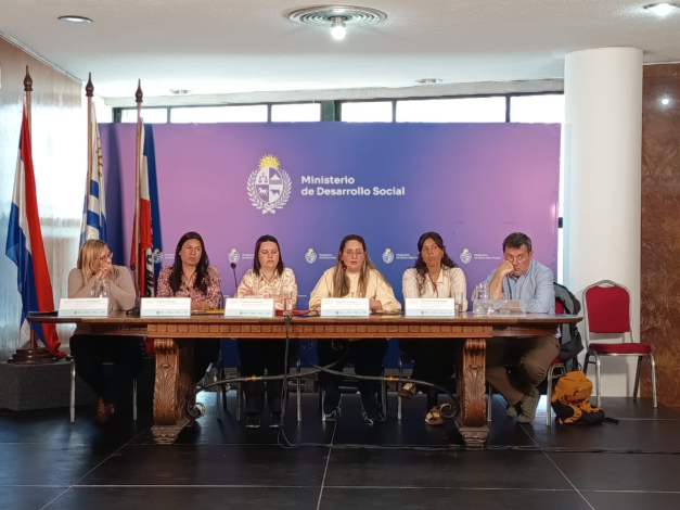 Exponentes de la mesa de experiencias