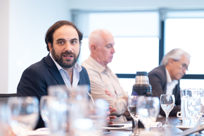 Autoridades reunidas en la primera reunión del gabinete de infancia.