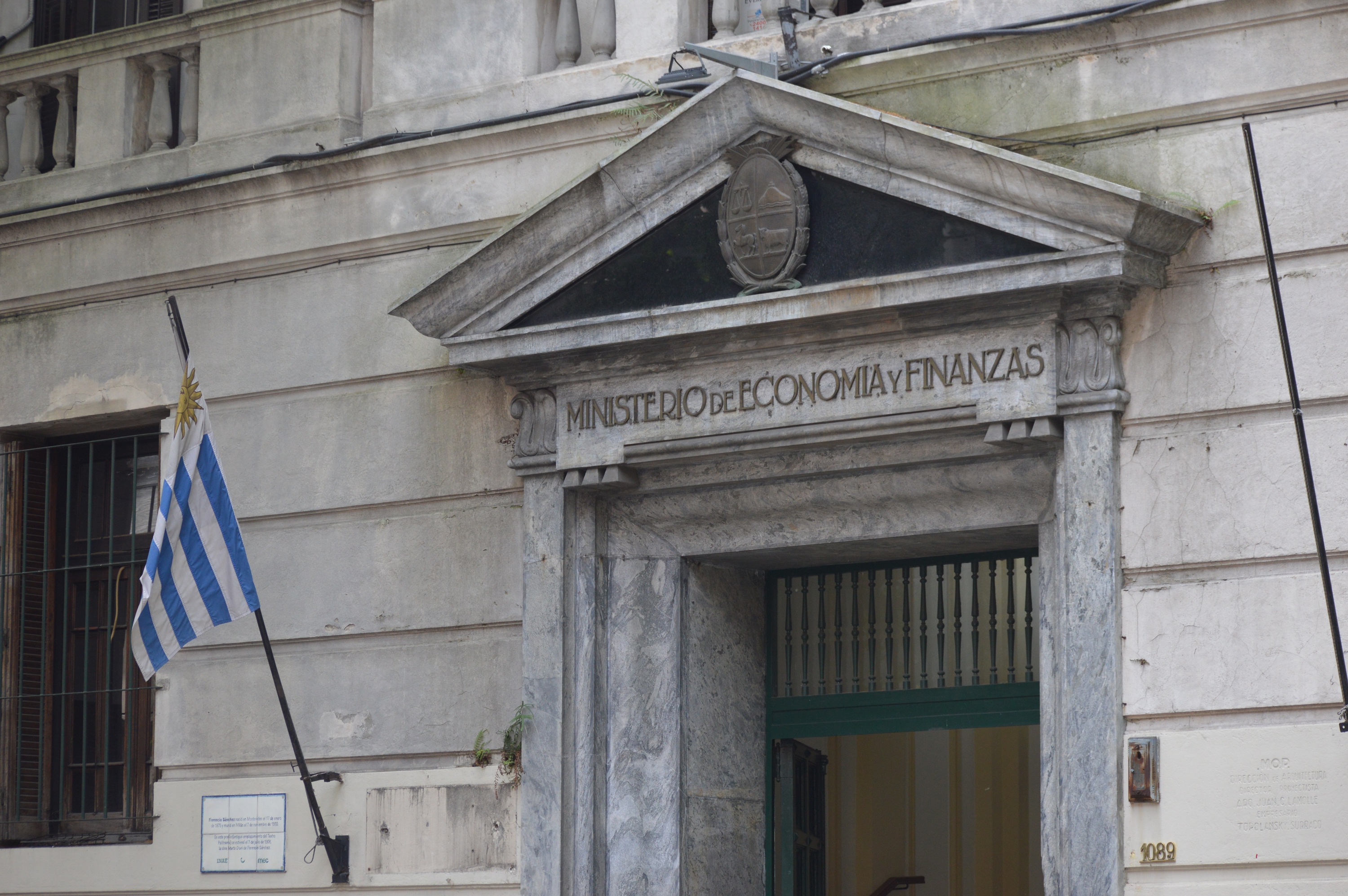 Fachada Ministerio de Economía y Finanzas