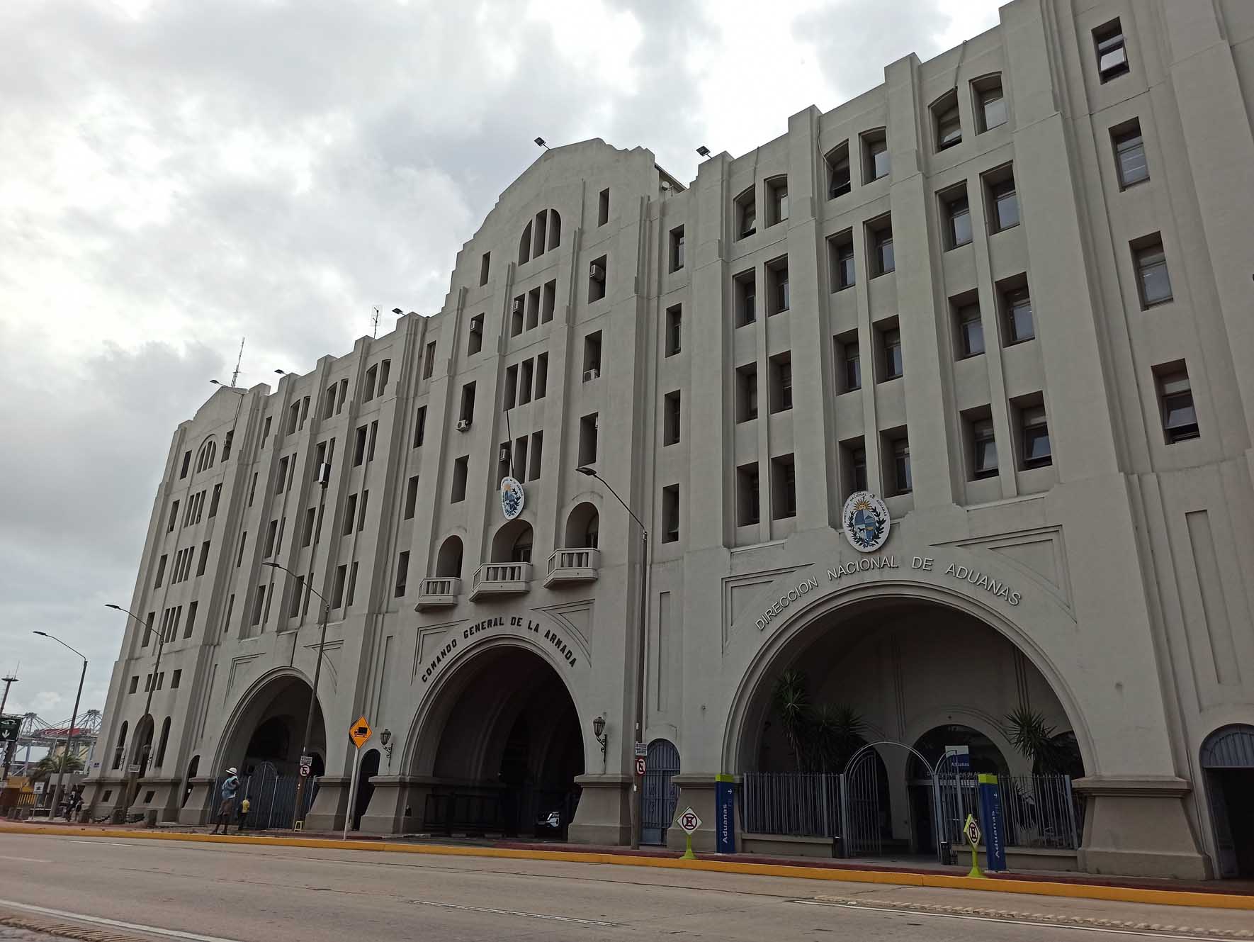 Edificio de la Dirección Nacional de Aduanas