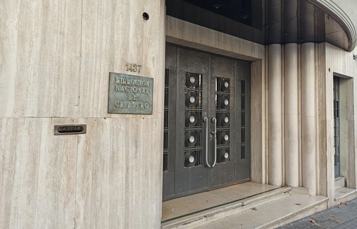 Comunicado a usuarios Fachada Dirección Nacional de Catastro