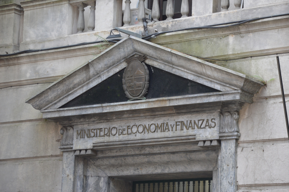 Fachada del MEF