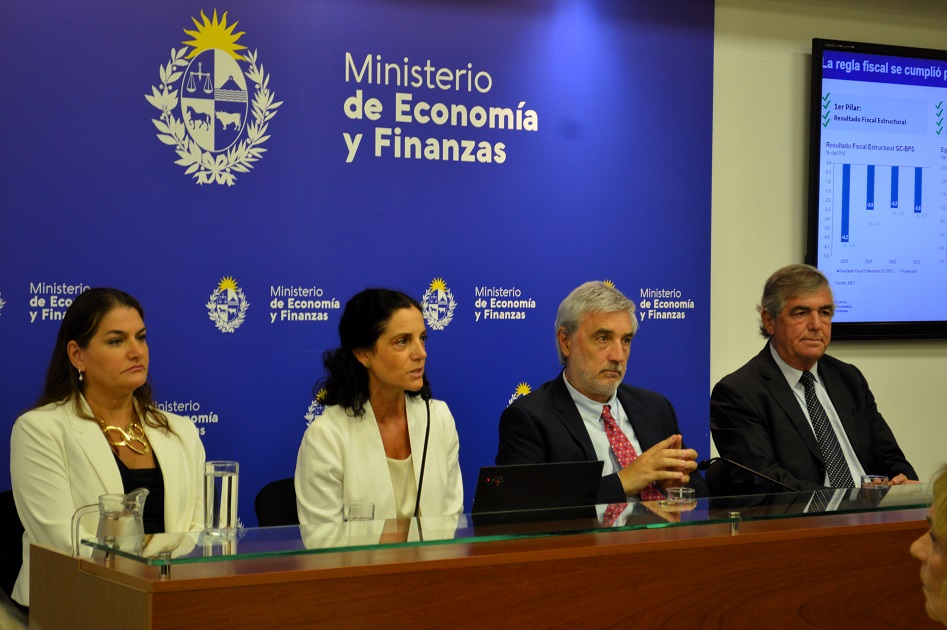 Marcela Bensión, Azucena Arbeleche, Alejandro Irastorza y Mauricio di Lorenzo