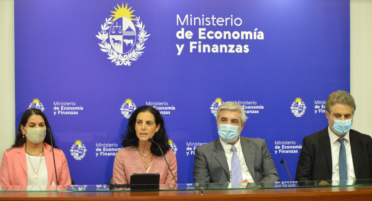 Marcela Bensión, Azucena Arbeleche, Alejandro Irastorza, Herman Kamil Resultado de emisión de bono Samurái