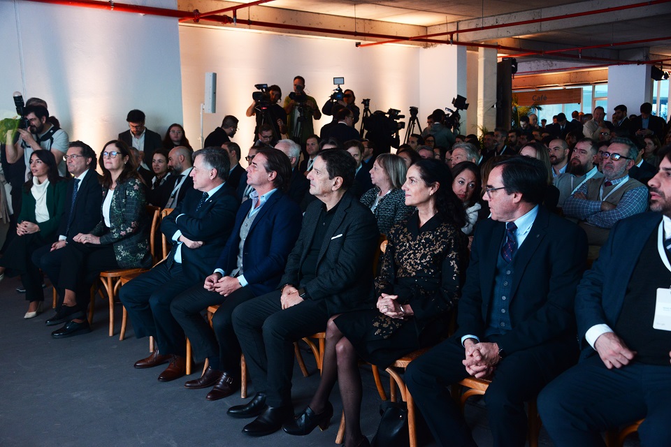 Autoridades de Gobierno durante actividad sobre proyecto de Google en Parque de las Ciencias 
