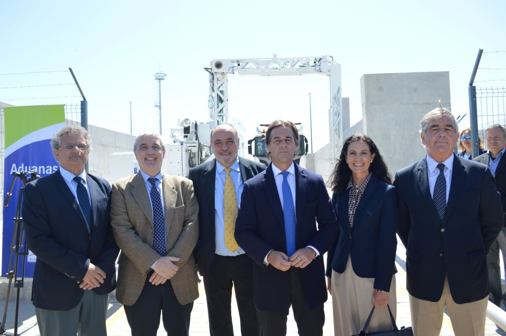 Blanco, Irastorza, Borgiani, presidente Lacalle Pou, ministra Arbeleche, Mauricio di Lorenzo Aduana: Inauguración de escáneres
