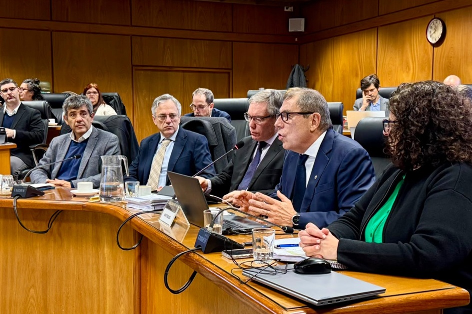 Fotos OPP Jorge Polgar, Rodrigo Arim, Martín Vallcorba, Gabriel Oddone y Adriana Arosteguiberry