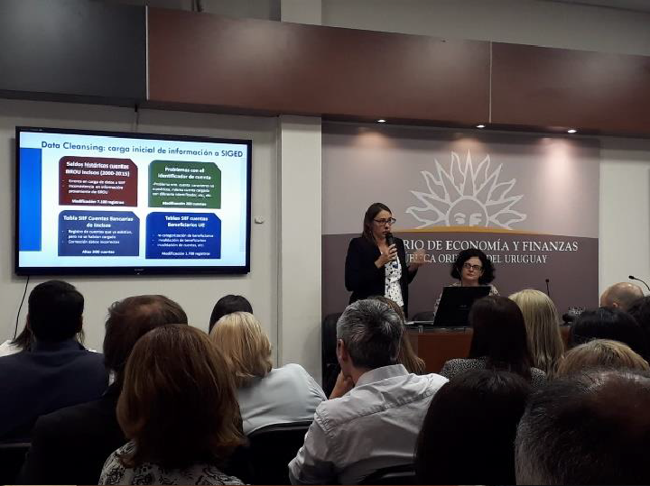 Analía Ardente durante la exposición