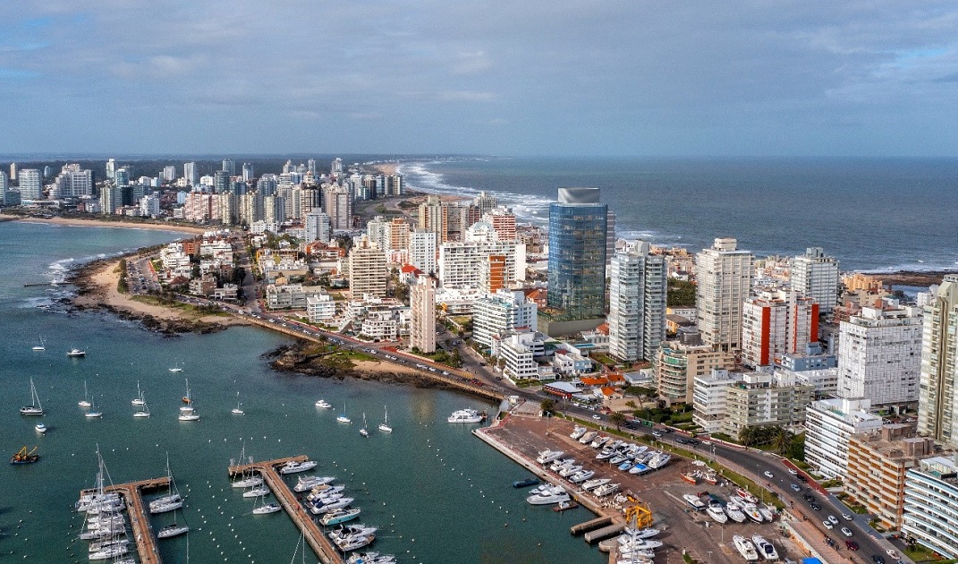 Vista Aérea de Punta del este donde se aprecia el WTC PUNTA DEL ESTE FREE ZONE S.A.