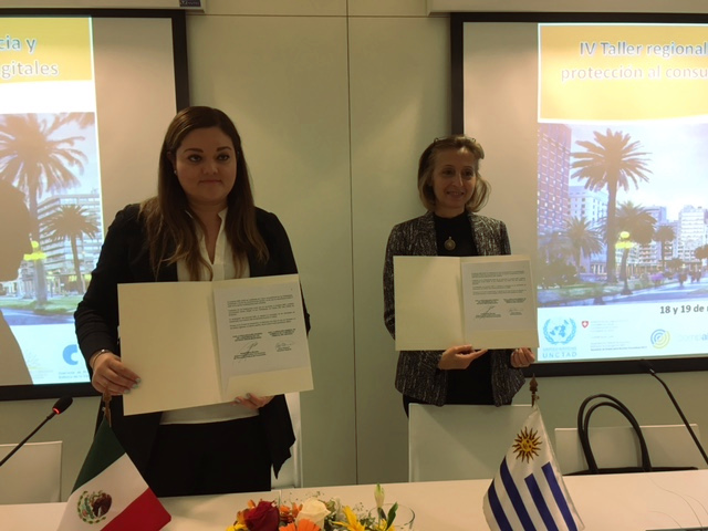 Esc. Rosa Osimani muestra Memorando firmado