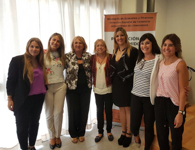 La coordinadora del sector Financiero Virginia Oliver, esc. Ana Maria Sanchez, directora del Área Defensa del Consumidor, Inspectora de Derecho de la Escuela Técnica de Pando, profesora Maria Rosa Aguirre, las Dras. Olga De Bernoche y Maria Laura Kotsachis.