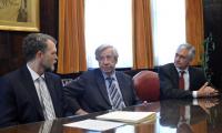 Complejo Hidroeléctrico Salto El ministro Astori durante la firma del préstamo junto a Morgan Doyle, representante del BID