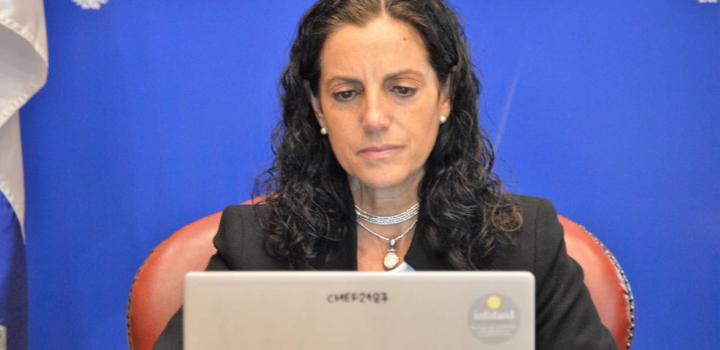 Ministra Azucena Arbeleche