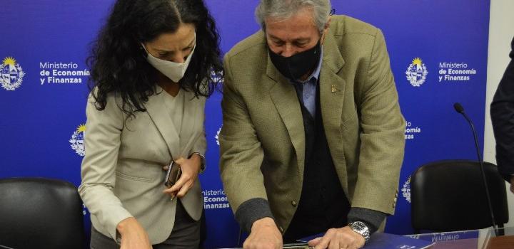 Ministra de Economía, Azucena Arbeleche e Intendente de Maldonado, Enrique Antía