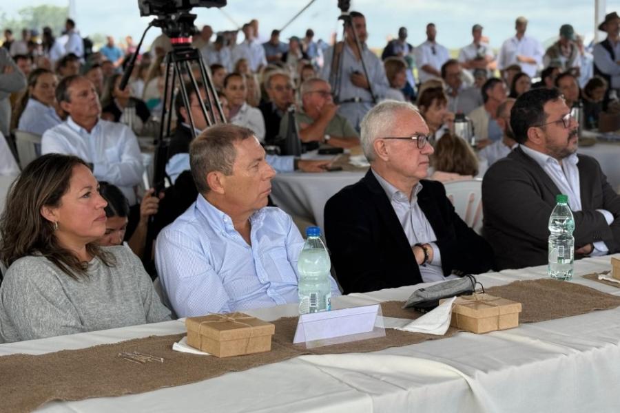 Ministra Cardona, ministro Oddone, ministro Lubetkin y secretario de la Presidencia, Sánchez.