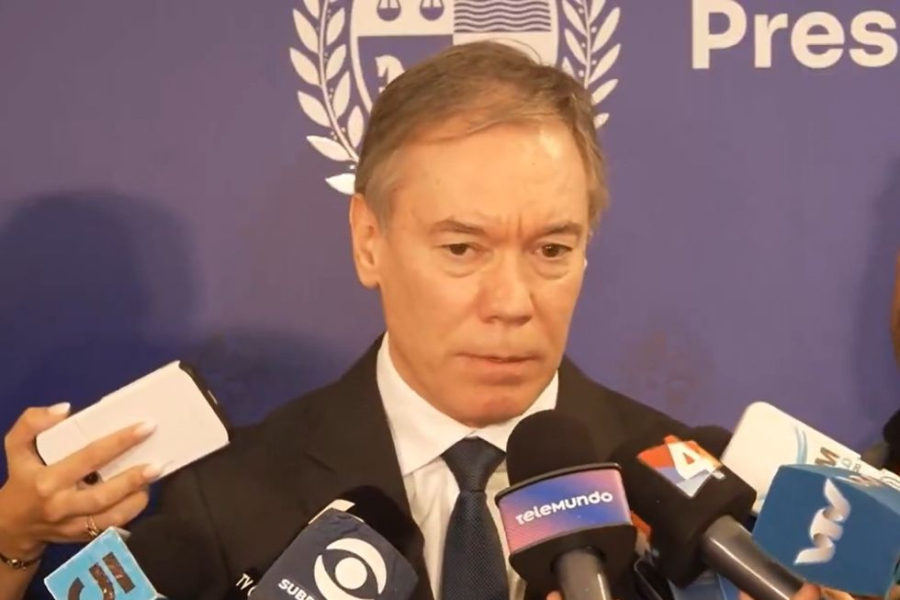 Ministro (i) Martín Vallcorba