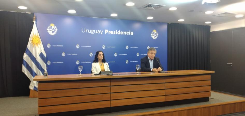 Ministra Azucena Arbeleche, ministro Omar Paganini Anuncios