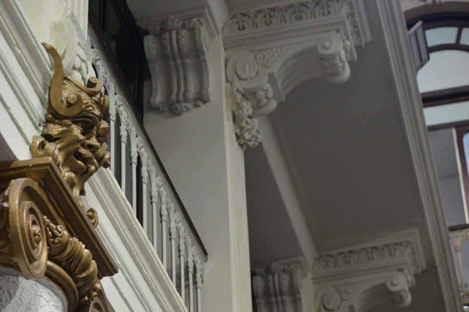 Interior del edificio de la Dirección Nacional de Loterías y Quinielas