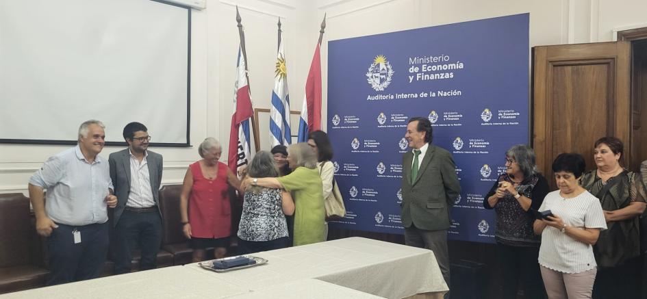 Entrega de Medalla Entrega de Medalla