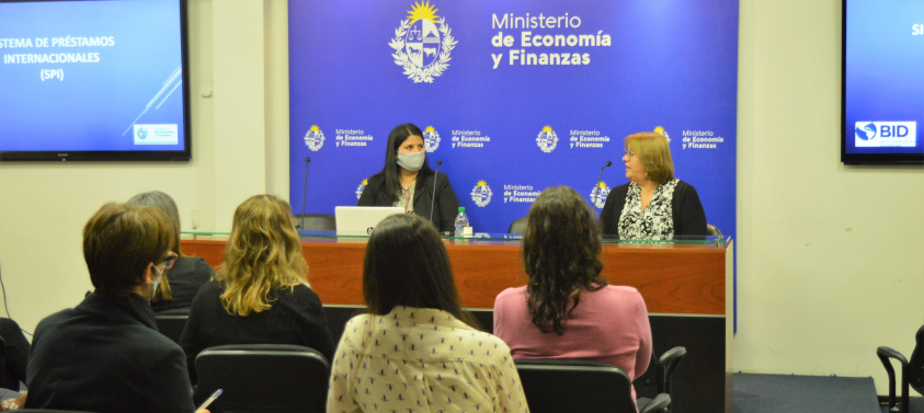 Se presentó la Guía práctica del Sistema de Préstamos Internacionales Foto panelistas