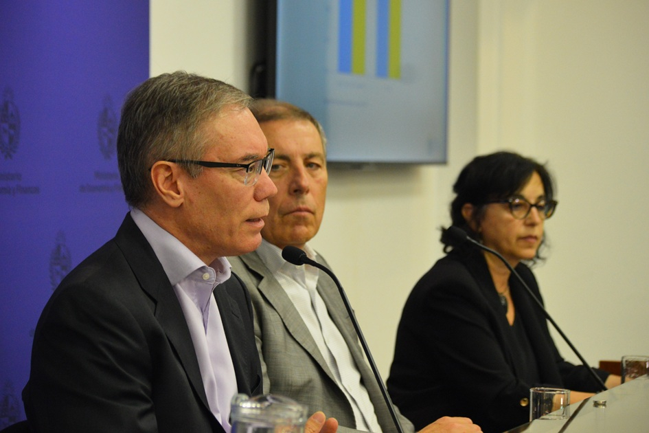 Martín Vallcorba, Gabriel Oddone y Bibiana Lanzilotta 